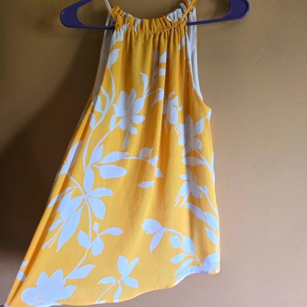 Ophelia Roe Floral Sleeveless Top PTP=17"